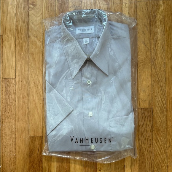 Van Heusen Poplin Button Down Shirt Mens Small Neck 14.5 Gray Short Sleeve NWT - Picture 1 of 4